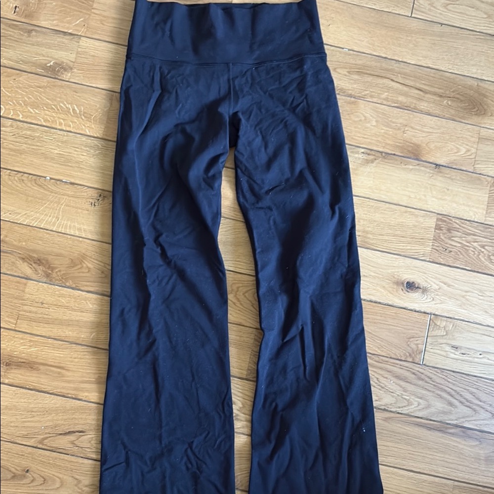 Lululemon High-Rise Flared Pant
Regular